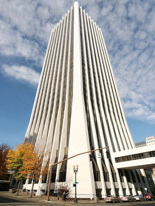File:Wells Fargo Center in Portland, OR in 2012.JPG - Wikimedia Commons